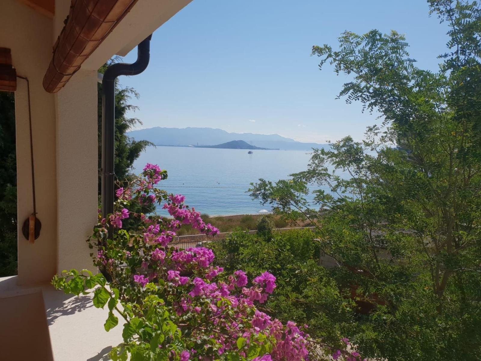 Luxury Family Beach Front Villa - Sunday Beach House 슬라티네 외부 사진