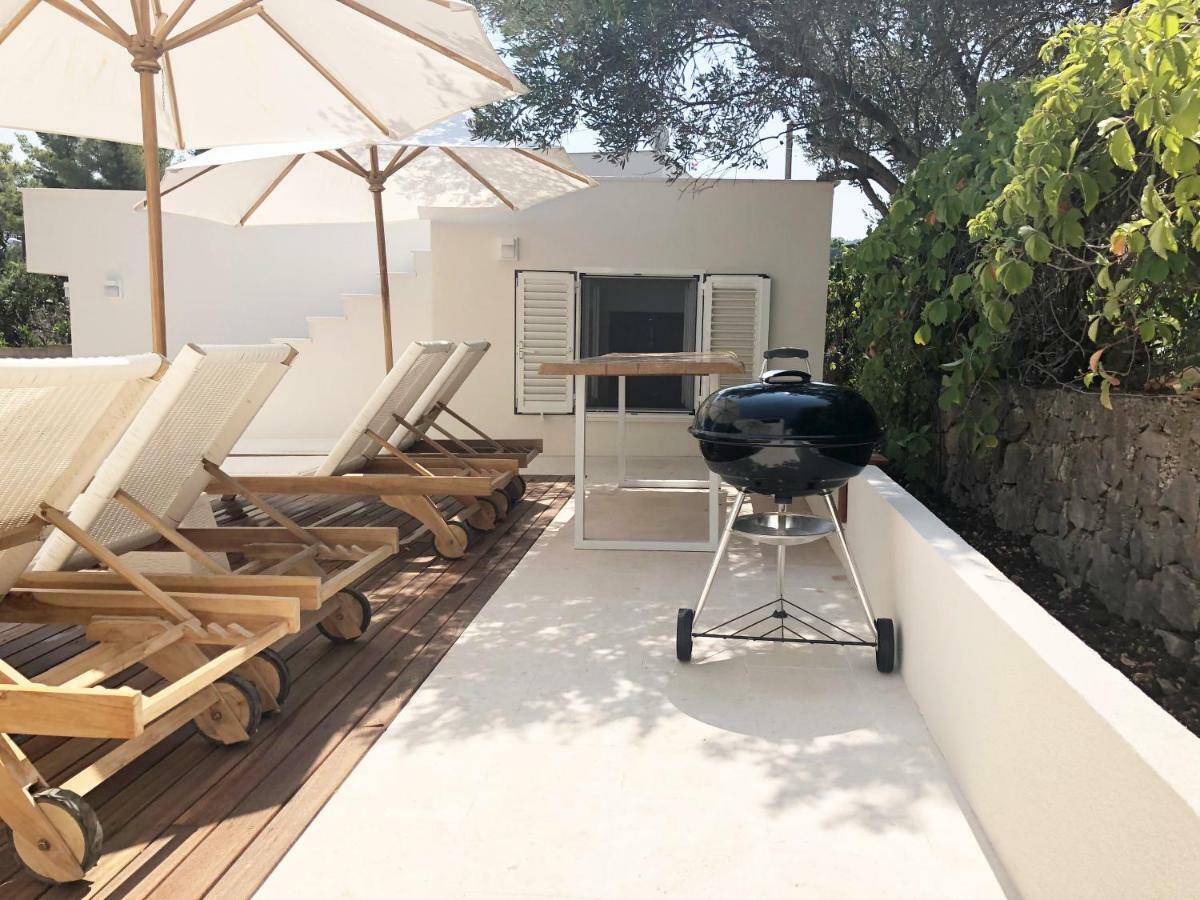 Luxury Family Beach Front Villa - Sunday Beach House 슬라티네 외부 사진