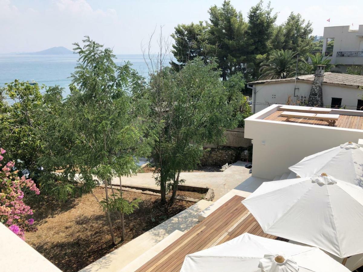 Luxury Family Beach Front Villa - Sunday Beach House 슬라티네 외부 사진