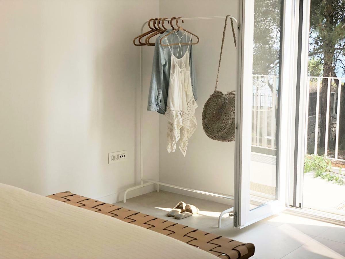 Luxury Family Beach Front Villa - Sunday Beach House 슬라티네 외부 사진