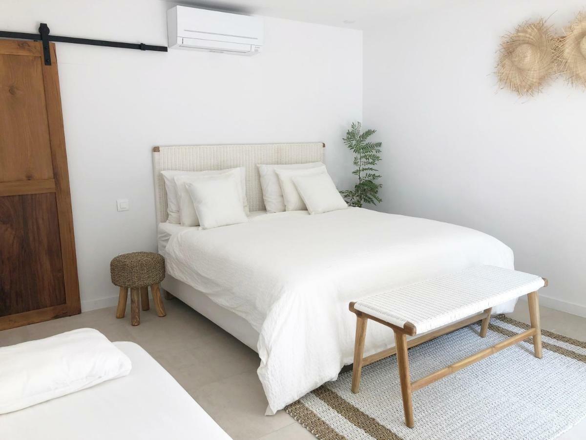 Luxury Family Beach Front Villa - Sunday Beach House 슬라티네 외부 사진