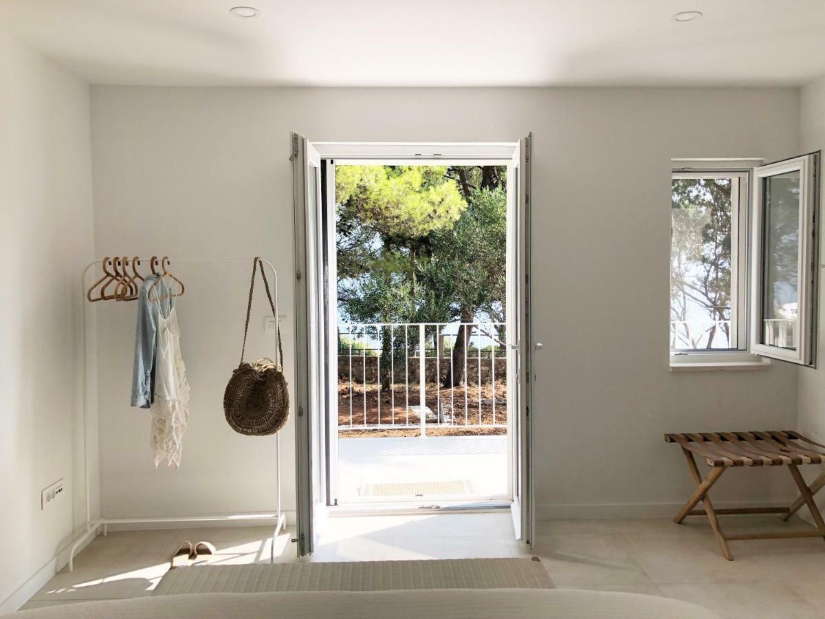 Luxury Family Beach Front Villa - Sunday Beach House 슬라티네 외부 사진