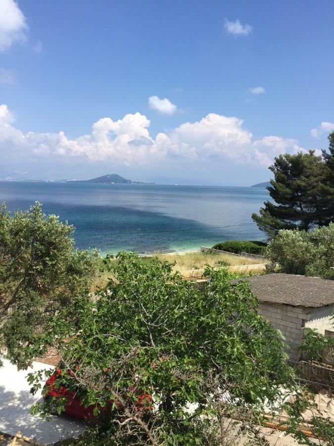 Luxury Family Beach Front Villa - Sunday Beach House 슬라티네 외부 사진