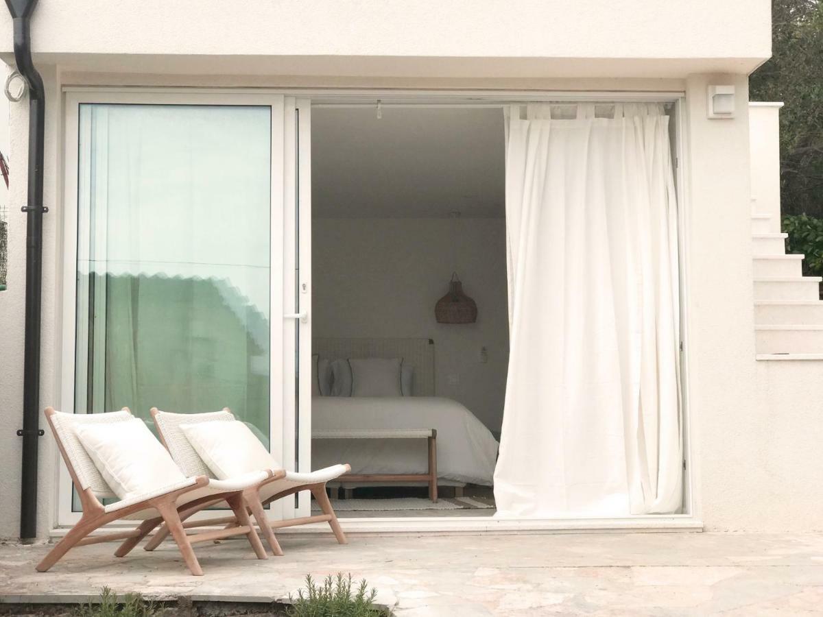 Luxury Family Beach Front Villa - Sunday Beach House 슬라티네 외부 사진