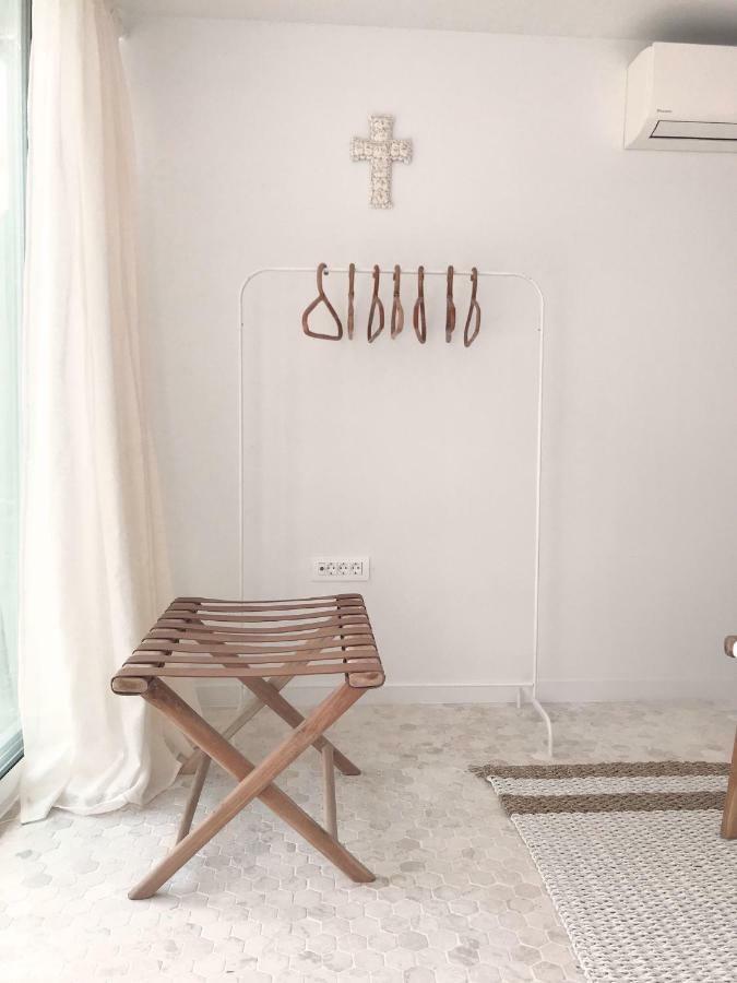 Luxury Family Beach Front Villa - Sunday Beach House 슬라티네 외부 사진