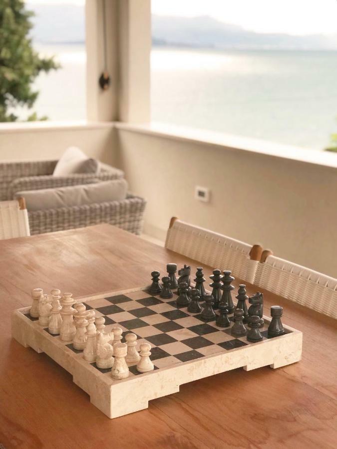 Luxury Family Beach Front Villa - Sunday Beach House 슬라티네 외부 사진