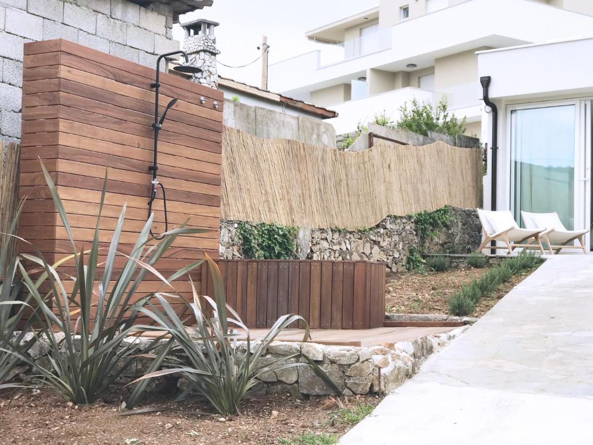 Luxury Family Beach Front Villa - Sunday Beach House 슬라티네 외부 사진